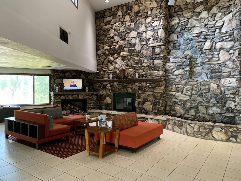 University Inn & Suites Stevens Point Zewnętrze zdjęcie