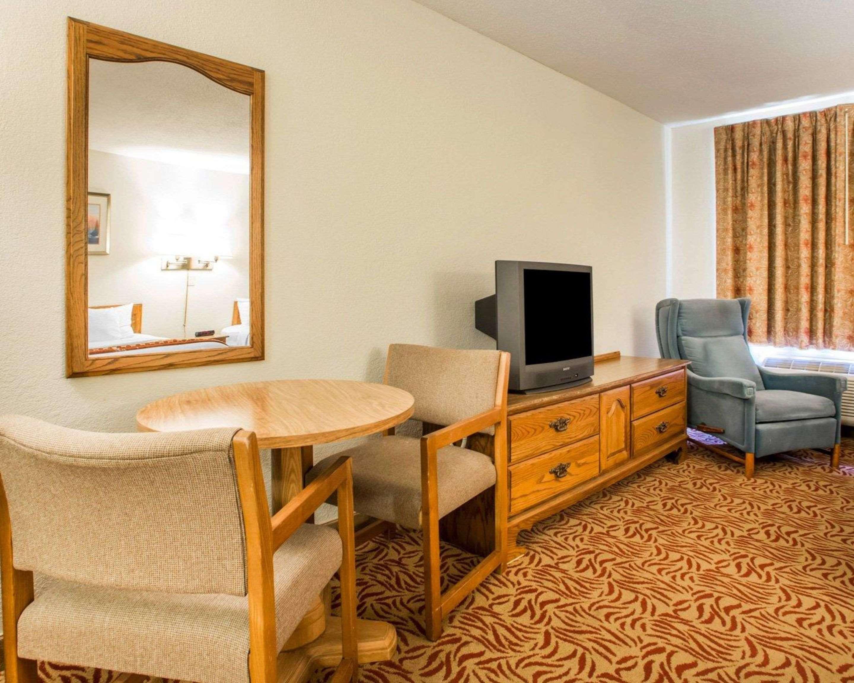 University Inn & Suites Stevens Point Zewnętrze zdjęcie