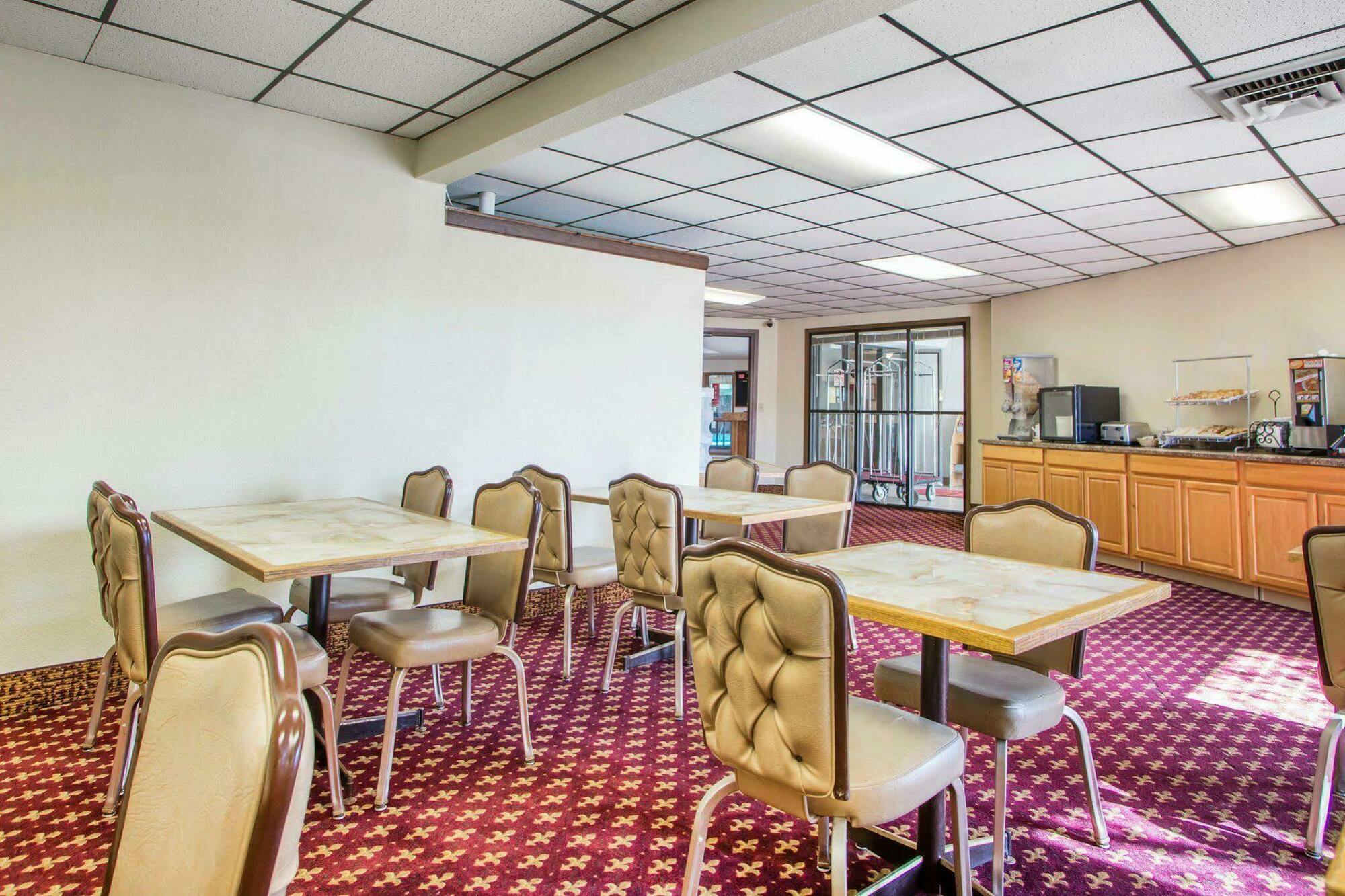 University Inn & Suites Stevens Point Zewnętrze zdjęcie