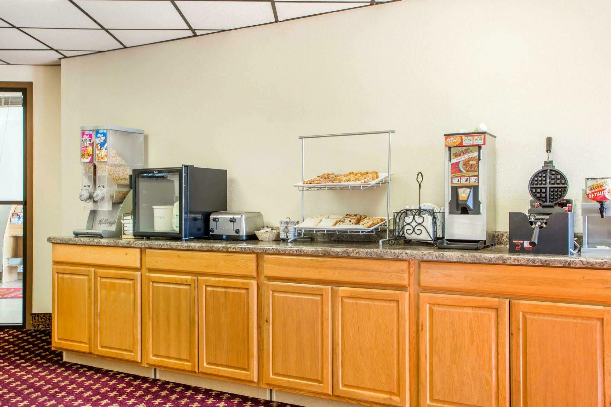 University Inn & Suites Stevens Point Zewnętrze zdjęcie
